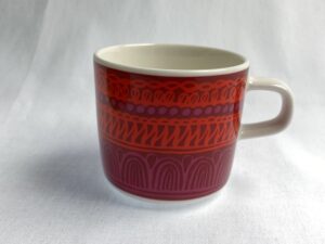 Noitarumpu kuppi Marimekko Retronomi verkkokauppa