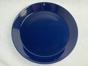 Teema lautanen 26 cm tummansininen Retronomi verkkokauppa