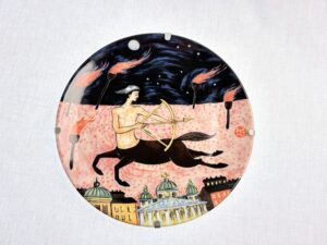 Horoskooppilautanen Jousimies Dorrit von Fieandt Arabia MYYTY Retronomi verkkokauppa