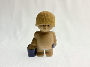 Kaikki maailman lapset Länsi -figuuri Lisa Larson Retronomi verkkokauppa