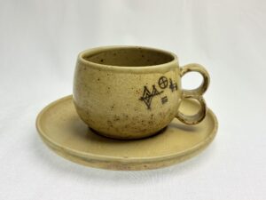 Hiisi teekuppi ja aluslautanen Pentik Retronomi verkkokauppa