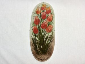 Tulppaaneja tulvillaan seinälaatta HLS